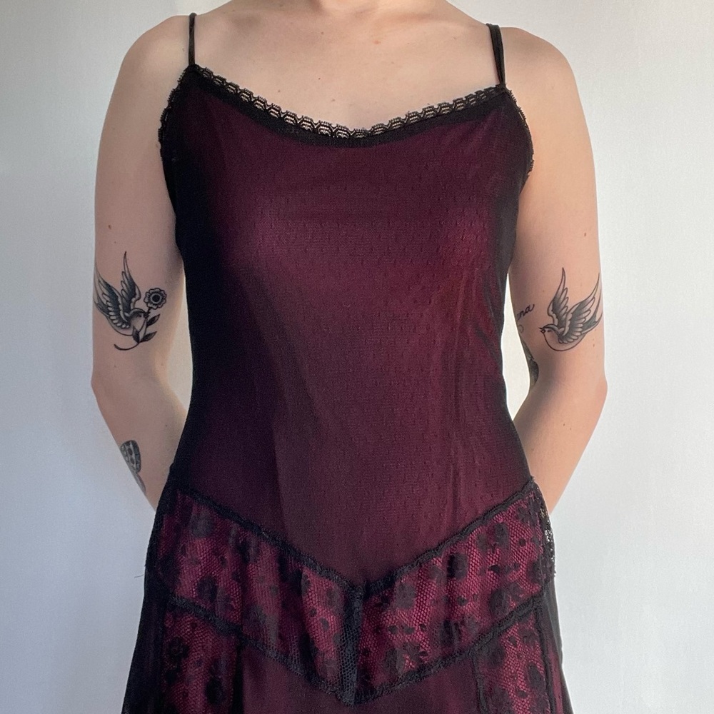 Betsey Johnson Vintage Archive Midi Dress Goth
Rare Overlay Lace Y2K 90s Size M - Picture 3 of 15